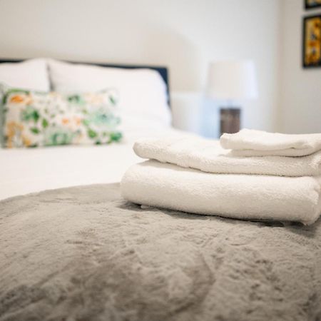 Spacious 3 Bedroom Apartment In Heart Of Niagara Thorold Exterior foto