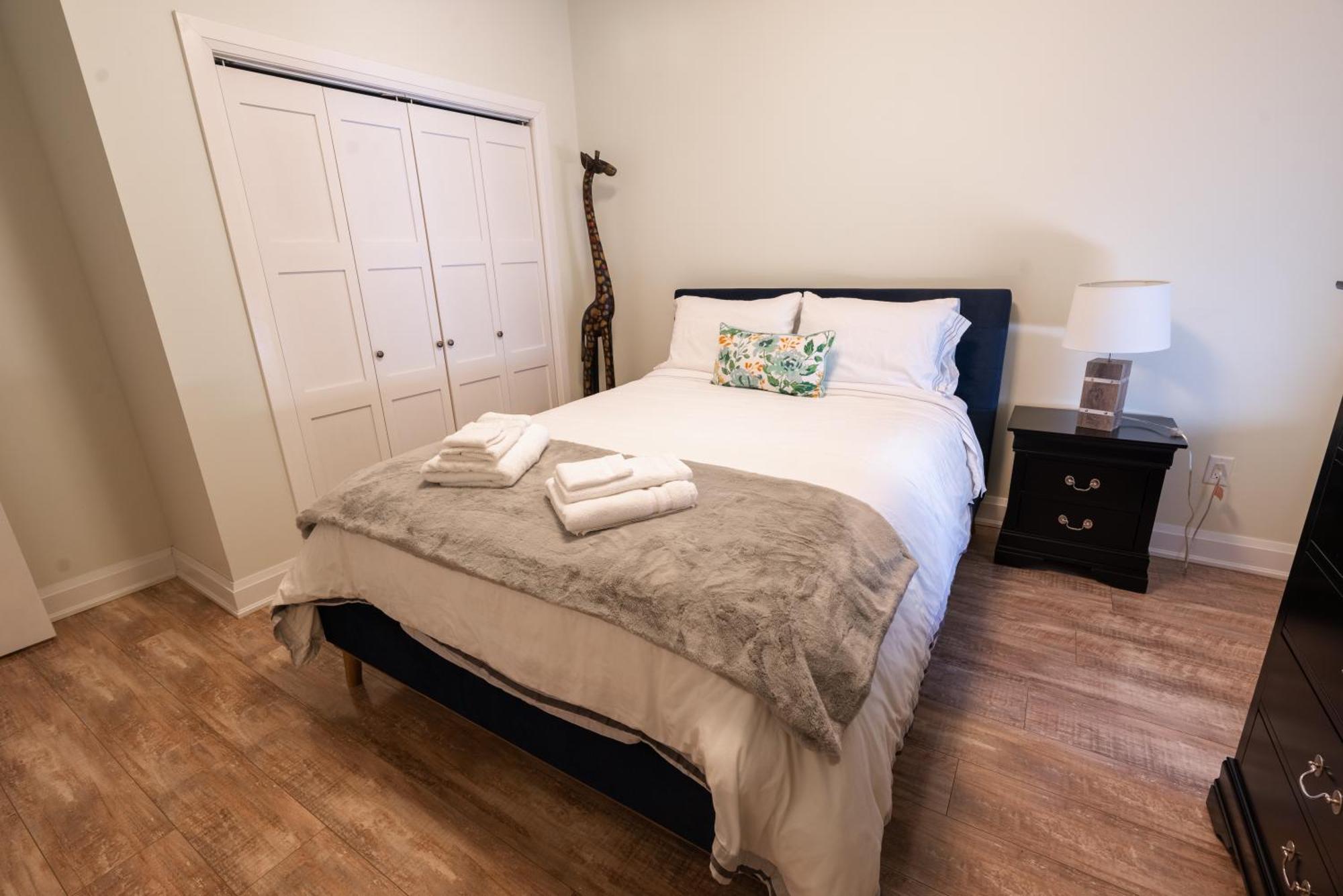 Spacious 3 Bedroom Apartment In Heart Of Niagara Thorold Exterior foto