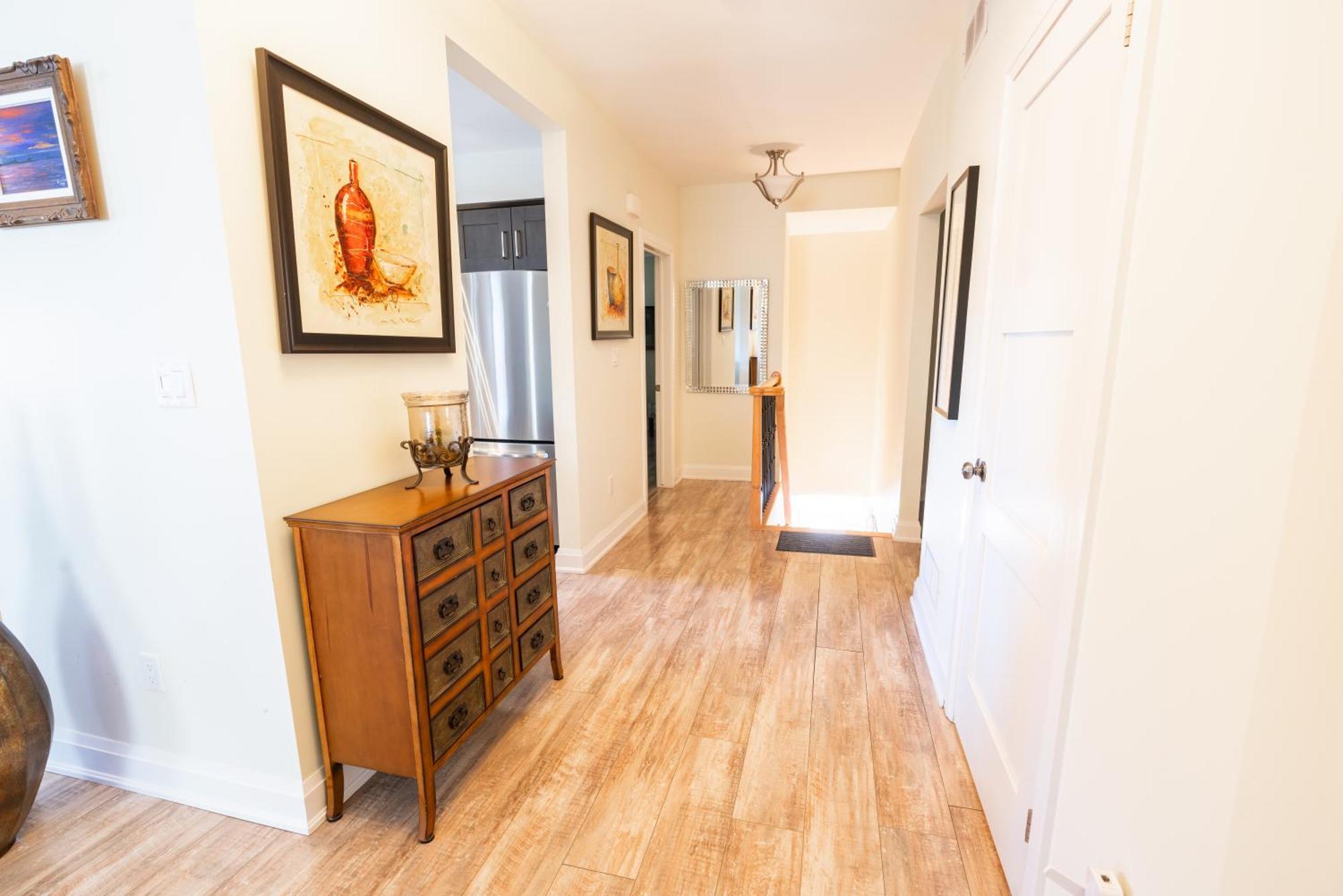 Spacious 3 Bedroom Apartment In Heart Of Niagara Thorold Exterior foto