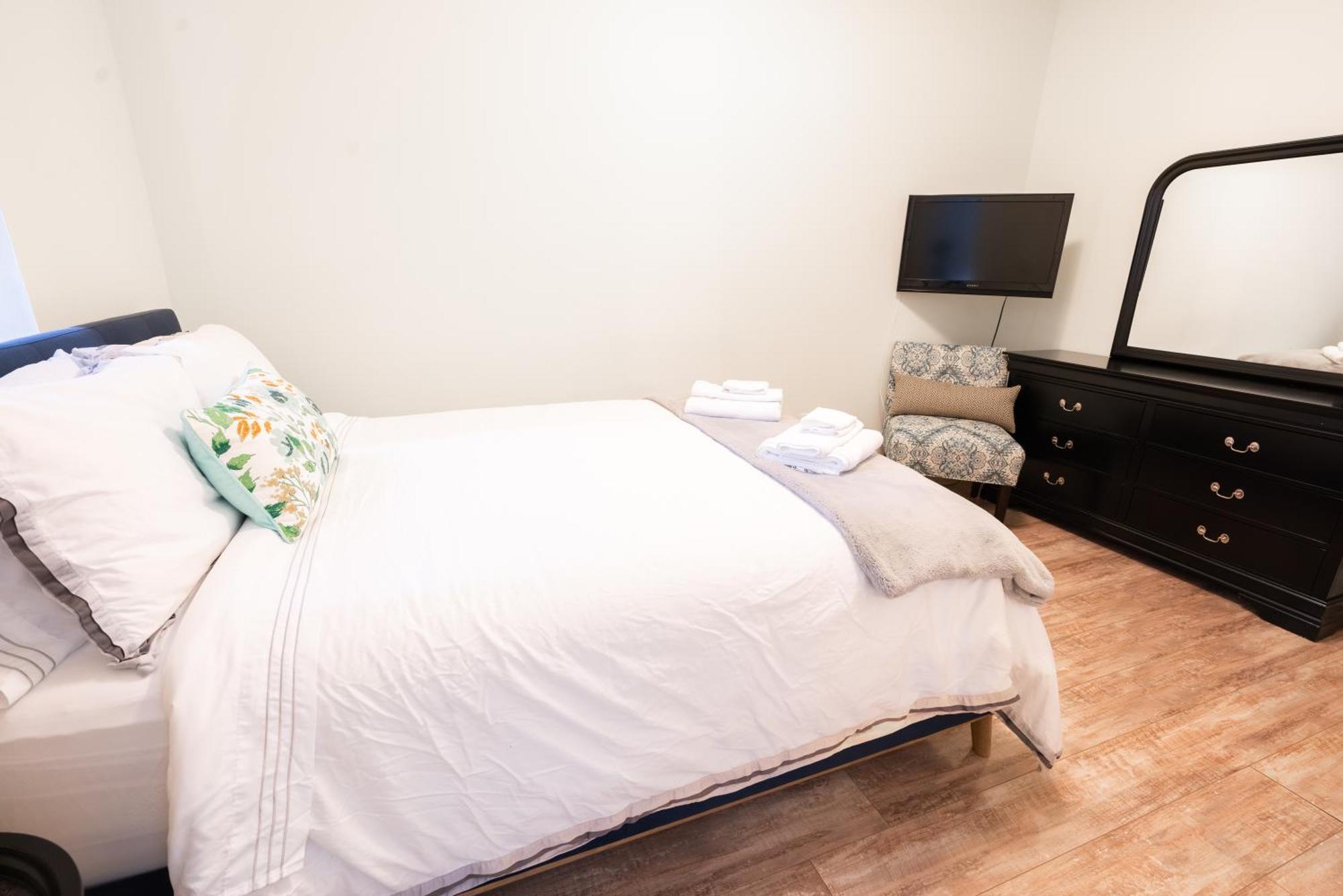 Spacious 3 Bedroom Apartment In Heart Of Niagara Thorold Exterior foto